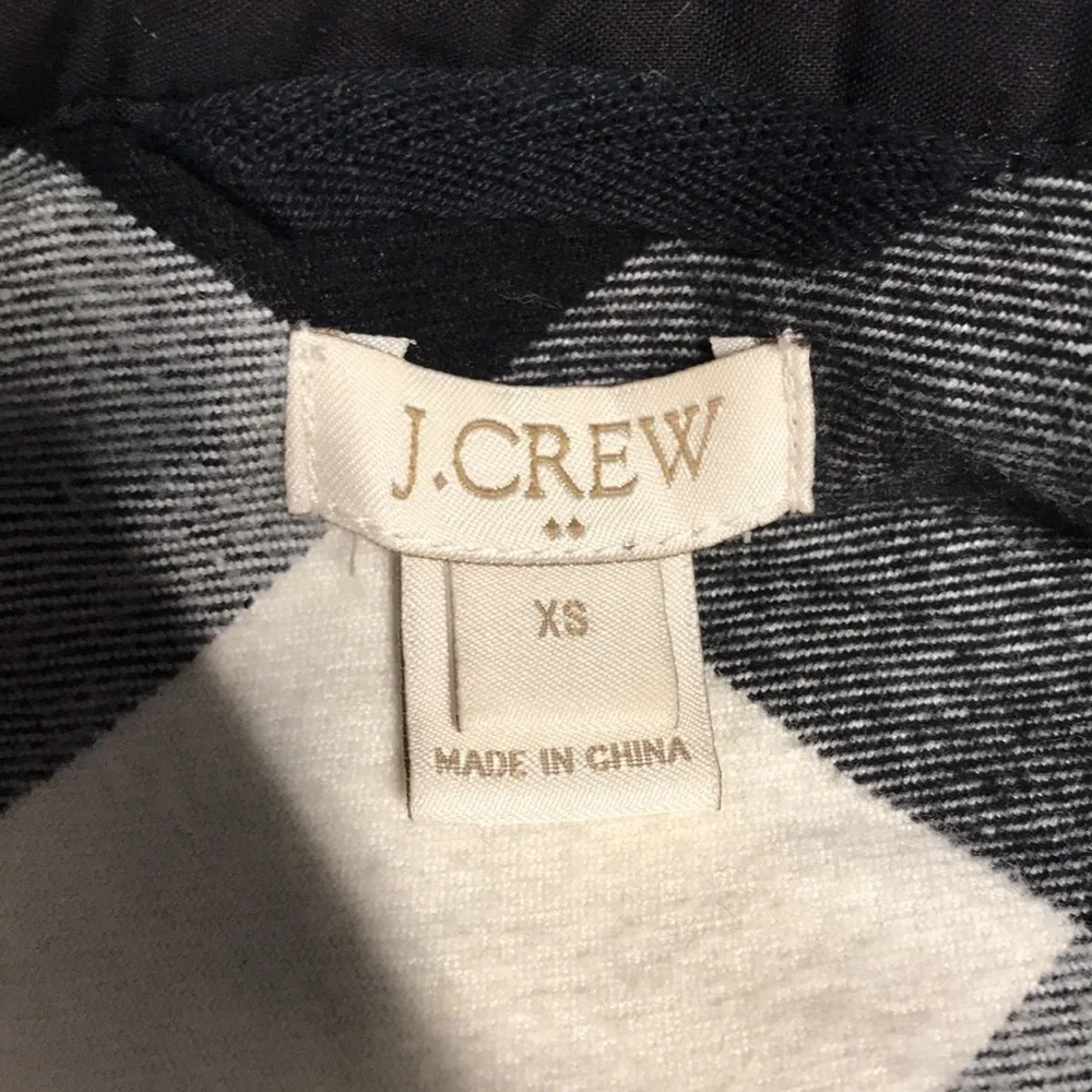 J. CREW SMALL BLACK & WHITE PULLOVER